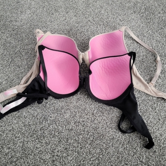VS Pink Bra Bundle - Picture 2 of 2